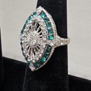 Art Deco Style Fashion Ring W/Emerald Green Rhinestones